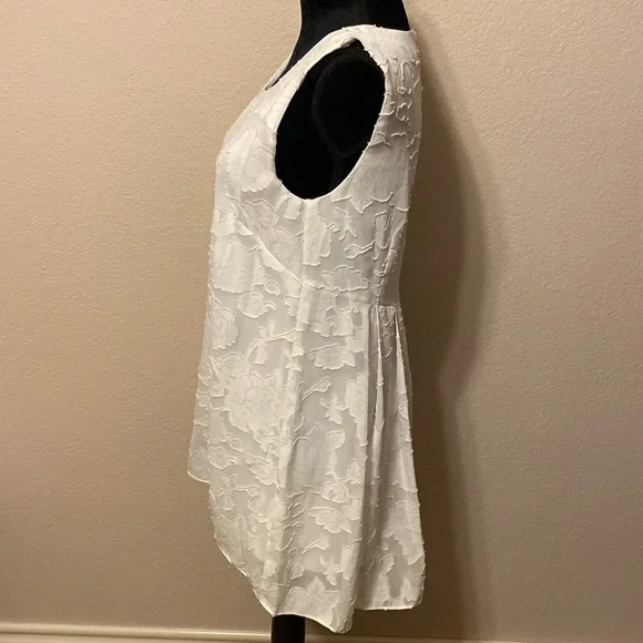 White Lace Top - Picture 3 of 9